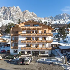 Camina And Hotel Cortina d'Ampezzo